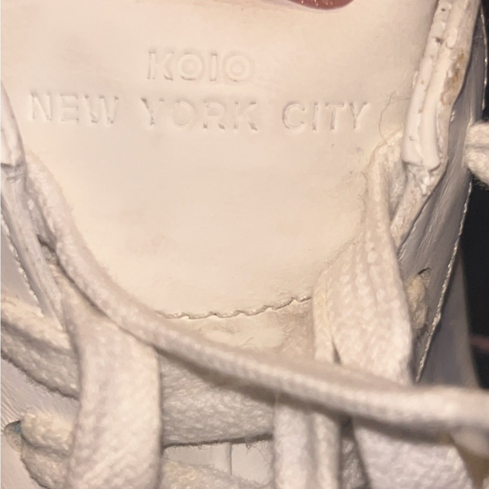 KOIO White and Gray Sneakers Minimalist Design - Picture 8 of 8